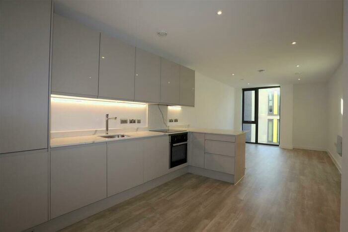 2 Bedroom Apartment To Rent In Queen Street, M3