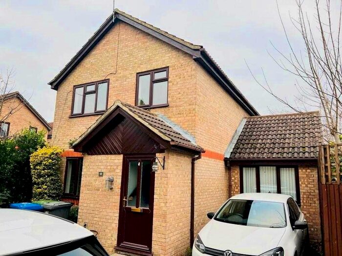 5 Bedroom Detached House To Rent In Holmlea Road, Datchet, Slough SL3