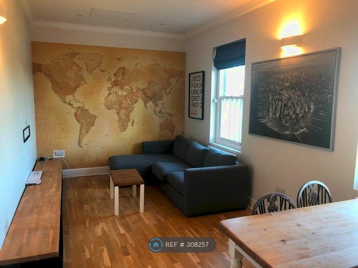 2 Bedroom Flat To Rent In Chaucer House, Southall, UB2