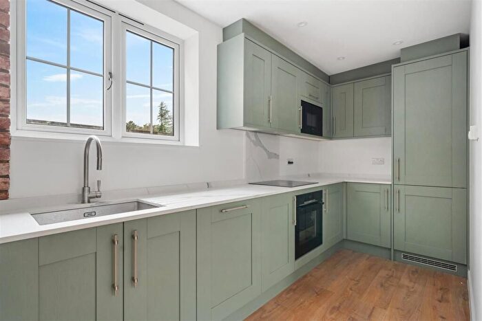 1 Bedroom Flat For Sale In Birkbeck Road, London, N12