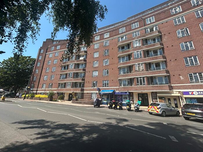 3 Bedroom Flat To Rent In Queens Court, Clifton, BS8