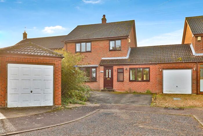 4 Bedroom Link Detached House For Sale In Keys Farm, Mattishall, Dereham, NR20