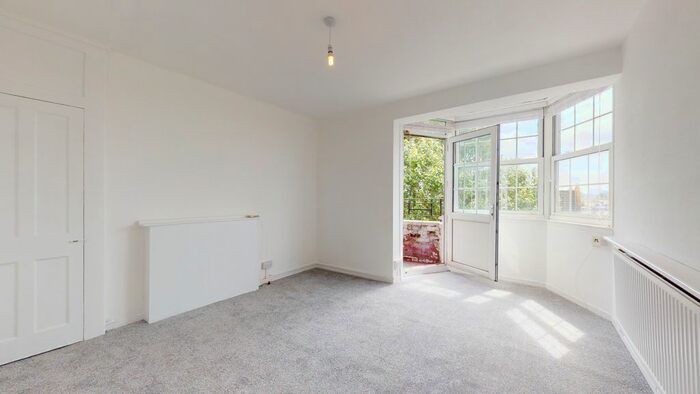 3 Bedroom Flat To Rent In Becklow Gardens, London, W12