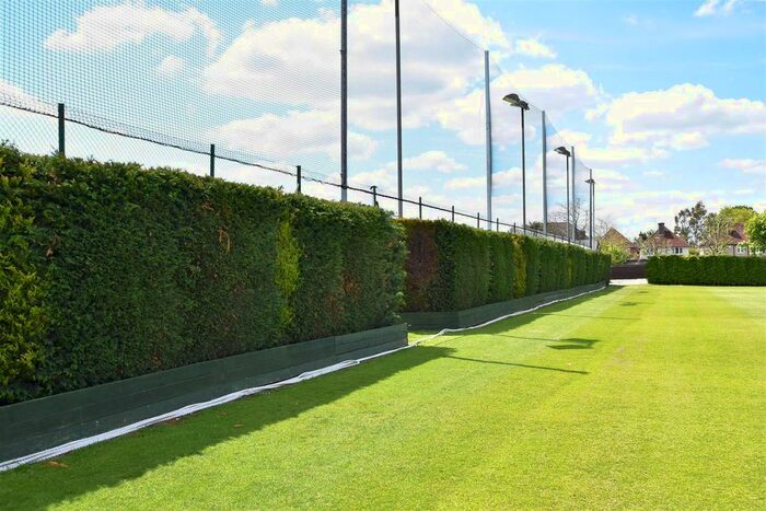 2 Bedroom Flat To Rent In Cassio Road, Watford, WD18