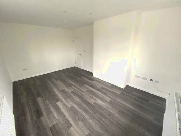2 Bedroom Flat To Rent In Edgware Court, Edgware, HA8