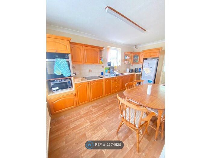 3 Bedroom Semi-Detached House To Rent In Ivory Road, Norwich, NR4