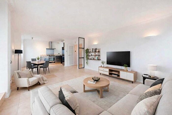 2 Bedroom Apartment To Rent In Century Court, Grove End Road, St John's Wood, London, NW8