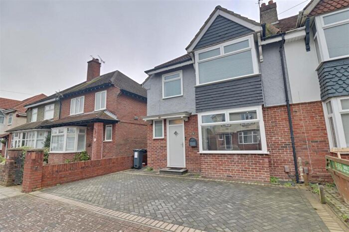 3 Bedroom Semi Detached House For Sale In Donaldson Road, Portsmouth, PO6