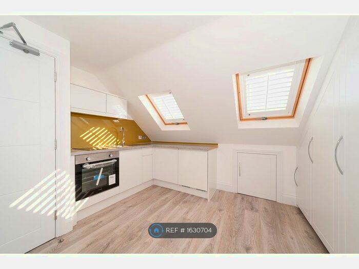 Studio To Rent In Beckford Road, London, CR0