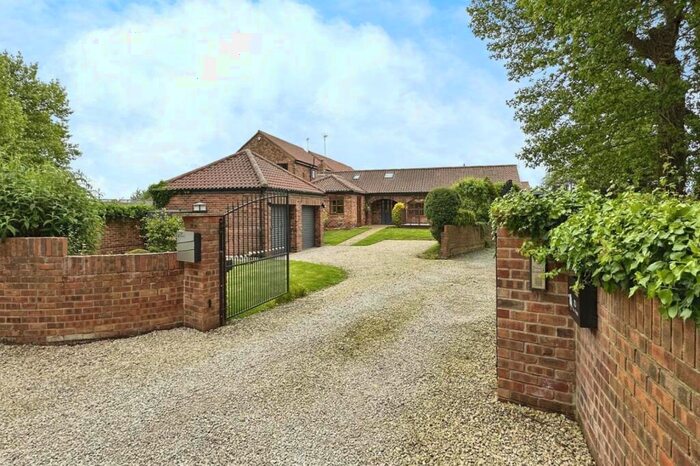 3 Bedroom Detached House For Sale In North Sweeming Court, Sherburn In Elmet, Leeds, LS25