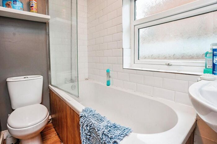 1 Bedroom Flat For Sale In Hughenden Drive, Leicester, Leicestershire, LE2