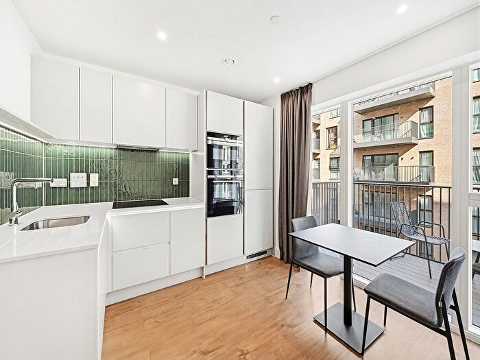 Studio To Rent In Uncle Colindale, London, NW9