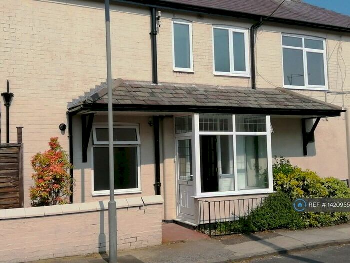 3 Bedroom Flat To Rent In Stoneycroft Close, Liverpool, L13