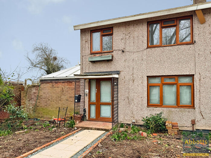 3 Bedroom House To Rent In Gay Links, Basildon, SS14