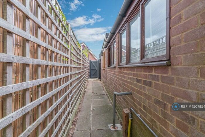 1 Bedroom Flat To Rent In Birch Grove, Potters Bar, EN6