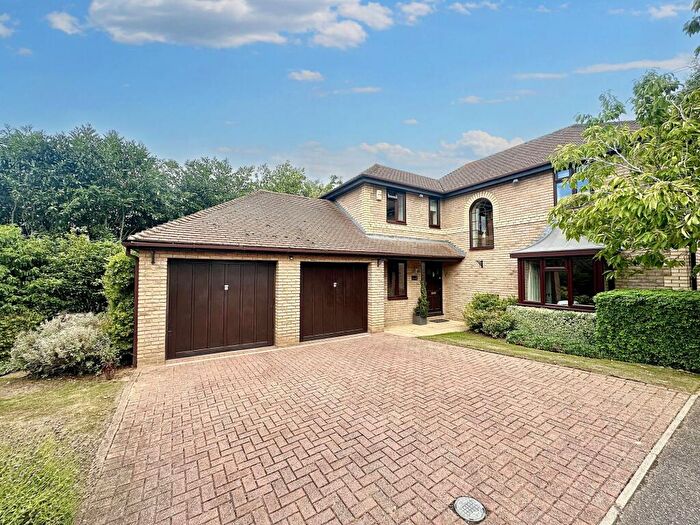 4 Bedroom Detached House For Sale In Oakmont Close, Northampton, NN4