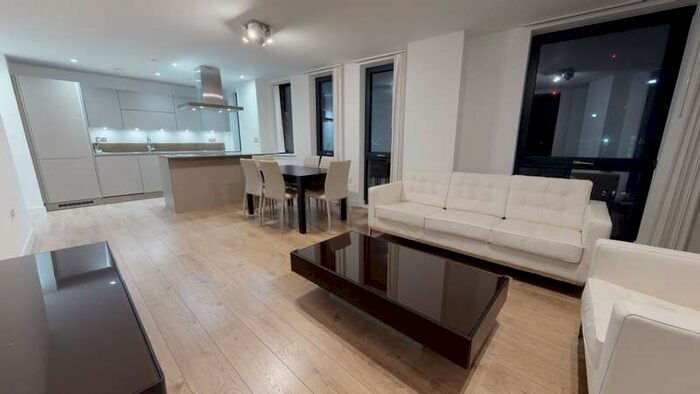 3 Bedroom Flat To Rent In Roosevelt Tower, Williamsburg Plaza, London E14