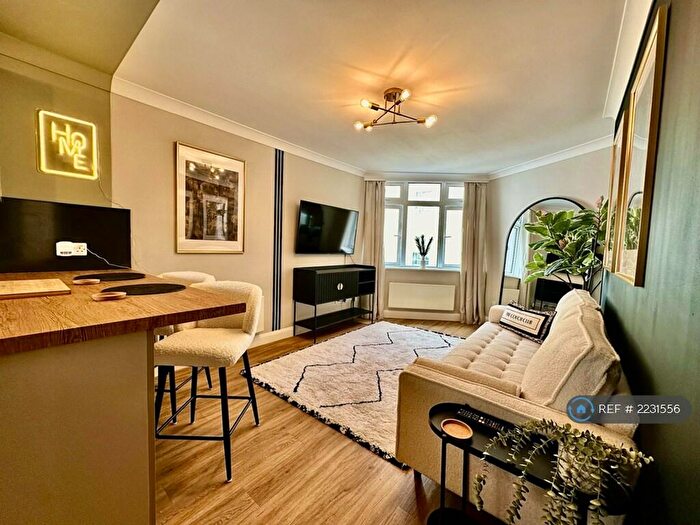 1 Bedroom Flat To Rent In New Street, Plymouth, PL1