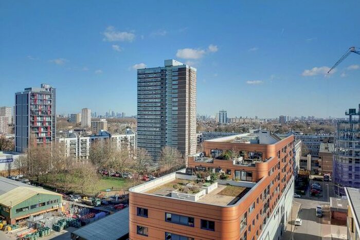 2 Bedroom Flat To Rent In Lombard Road, Battersea, London, SW11