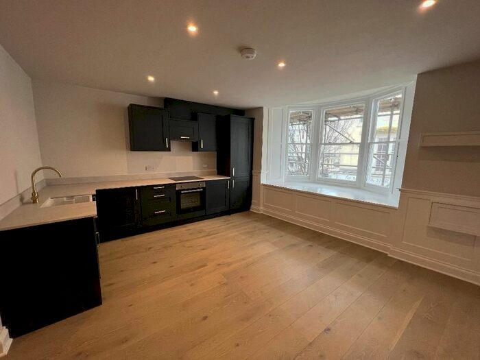 2 Bedroom Flat To Rent In St James's Street, Brighton, East Sussex, BN2