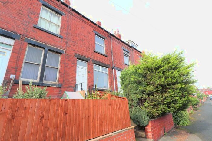 3 Bedroom House To Rent In Aston View, Leeds, West Yorkshire, LS13