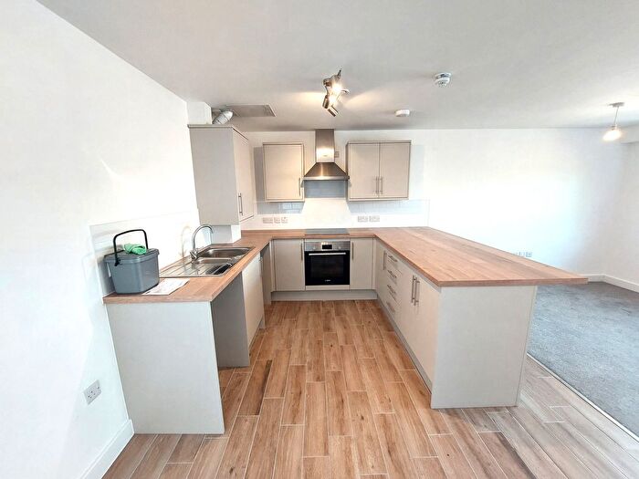 2 Bedroom Flat To Rent In Limes Walk, Telford, TF2