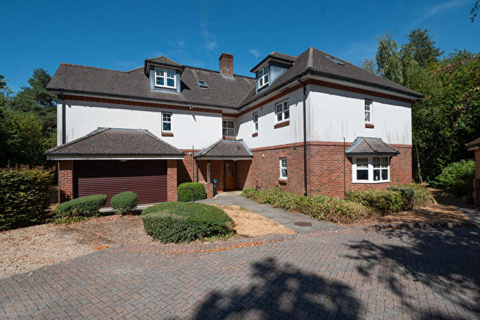 2 Bedroom Apartment For Sale In White Lodge, Bassett Wood Road, Southampton, SO16