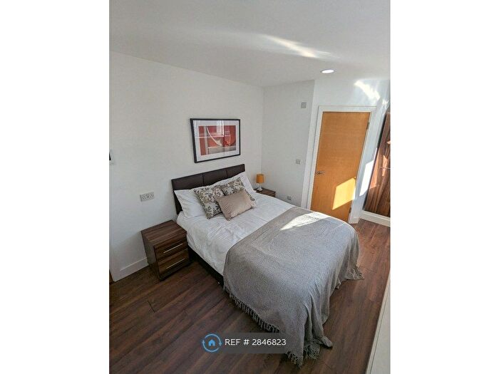 Studio To Rent In Modern Studio In Newcastle-Under-Lyme, Newcastle-Under-Lyme, ST5