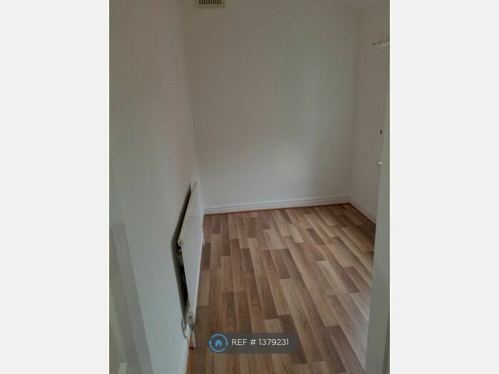 3 Bedroom Terraced House To Rent In Victoria Road, Doncaster, DN12