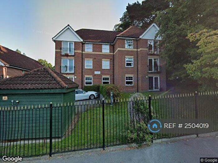 2 Bedroom Flat To Rent In Woodlands Court, Southampton, SO18