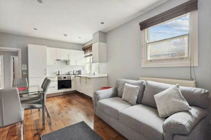 2 Bedroom Apartment To Rent In Bell Street, NW1