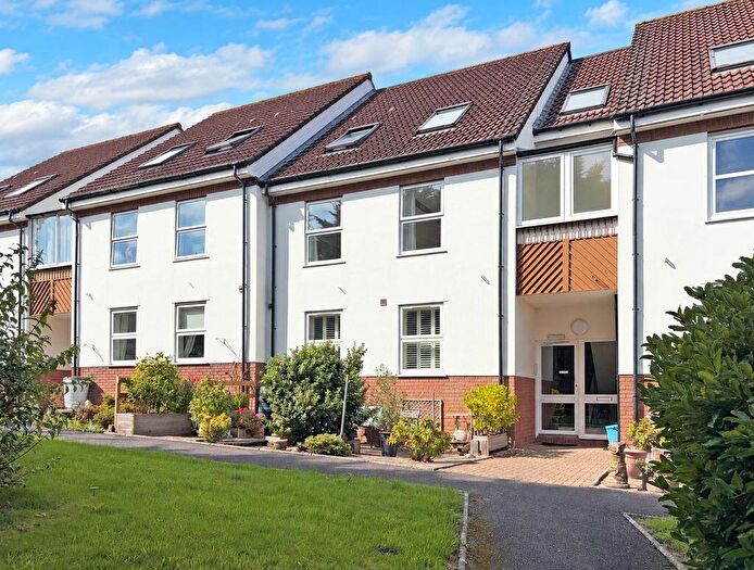 2 Bedroom Flat For Sale In Pine Gardens, Honiton, EX14