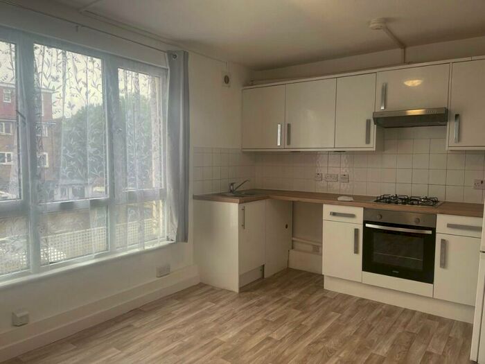 3 Bedroom Apartment To Rent In Teviot Street, London, E14