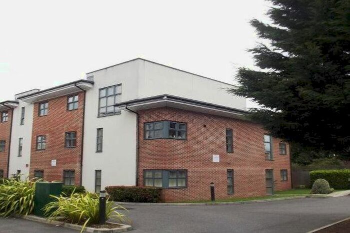 2 Bedroom Flat To Rent In High Street, Addlestone, KT15