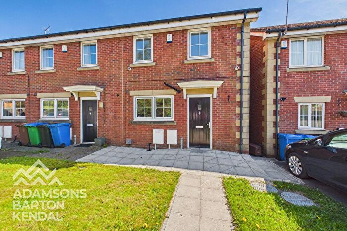 4 Bedroom Town House For Sale In Birch View, Wardle, OL12