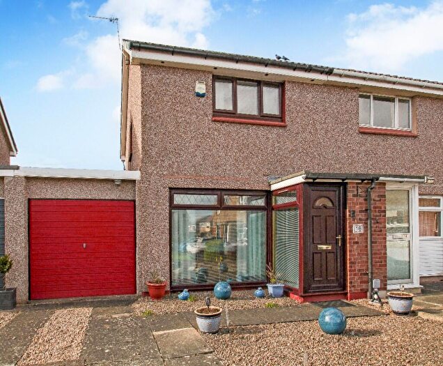 2 Bedroom Semi-Detached House For Sale In Dunvegan Court, Crossford, KY12