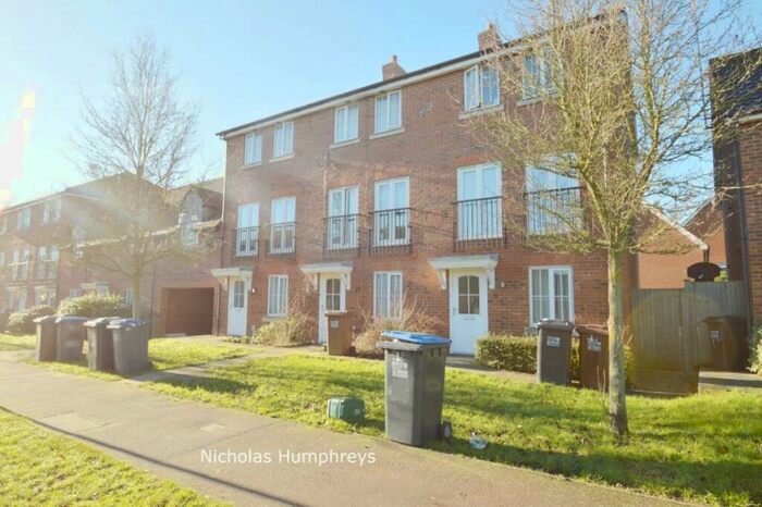 4 Bedroom House To Rent In Cunningham Avenue, AL10