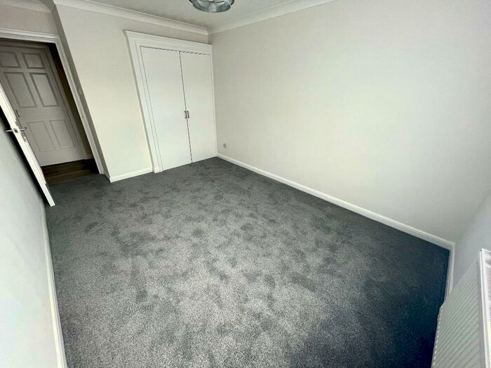 2 Bedroom Flat To Rent In Byron Road, Worthing, West Sussex, BN11