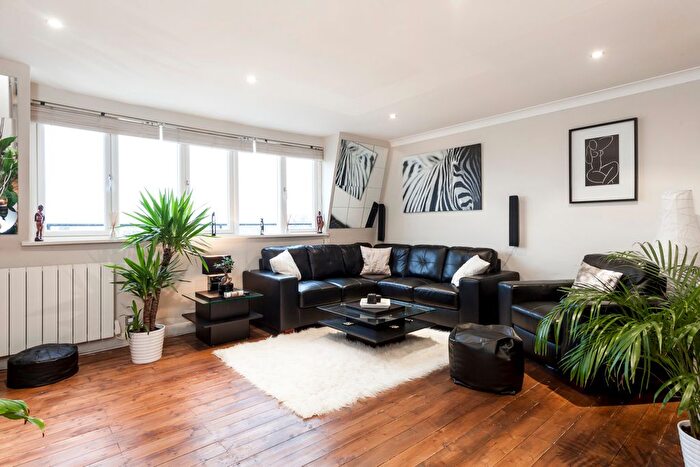 1 Bedroom Flat For Sale In Pinehurst Court, Colville Gardens, London, W11