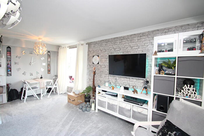 2 Bedroom Flat To Rent In Maresfield, Croydon, CR0