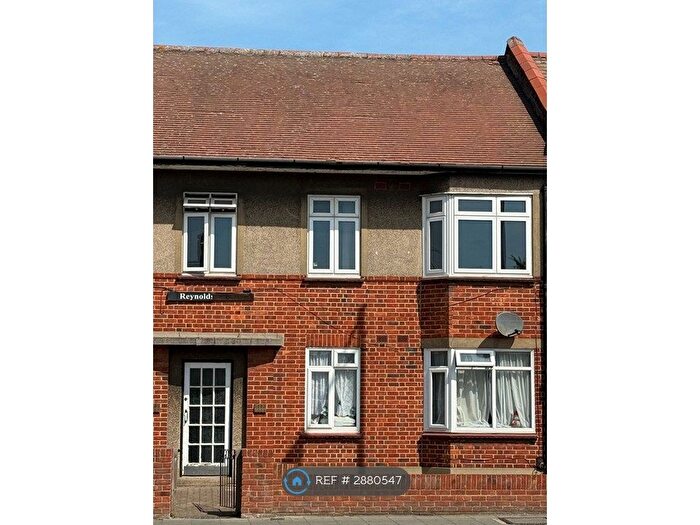 2 Bedroom Flat To Rent In High Road, Romford, RM6