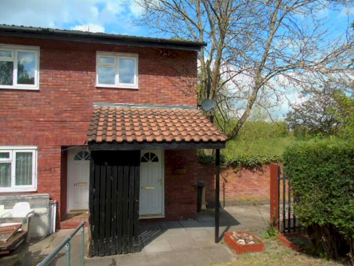 2 Bedroom Flat To Rent In Craven, Wilnecote, Tamworth, B77