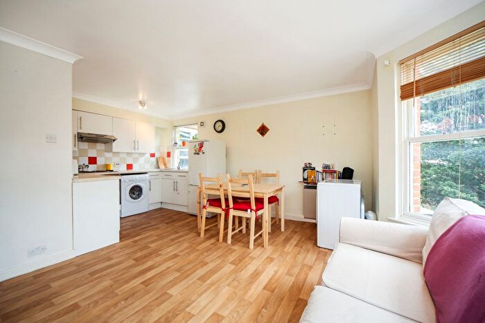 1 Bedroom Flat To Rent In Trinity Road, Wandsworth, SW18