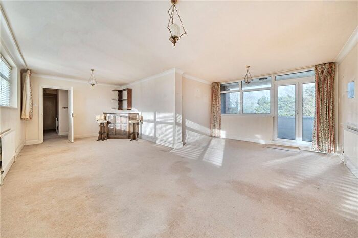 2 Bedroom Flat For Sale In The Knoll, Ealing, W13