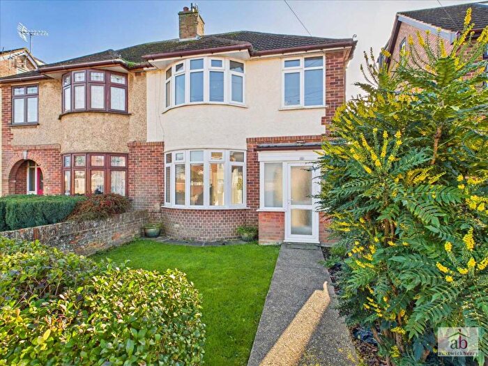 3 Bedroom Semi Detached House For Sale In Kingsgate Drive, Ipswich, IP4