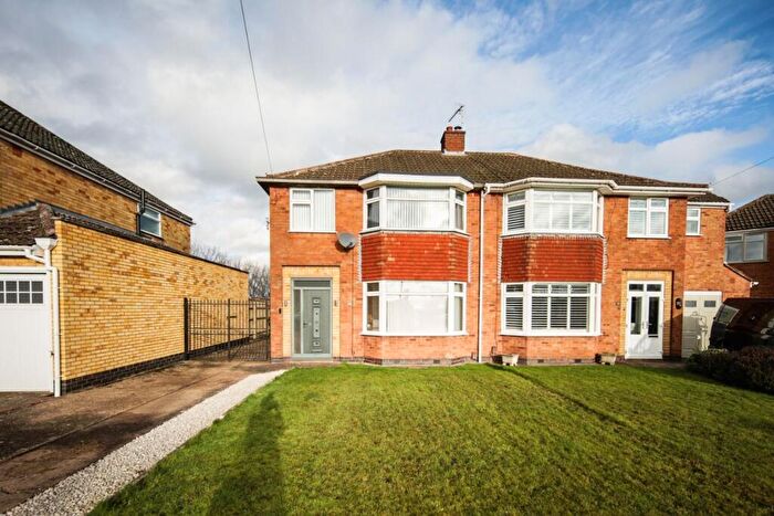 3 Bedroom Semi Detached House For Sale In Greville Smith Avenue, Whitnash, Royal Leamington Spa, CV31