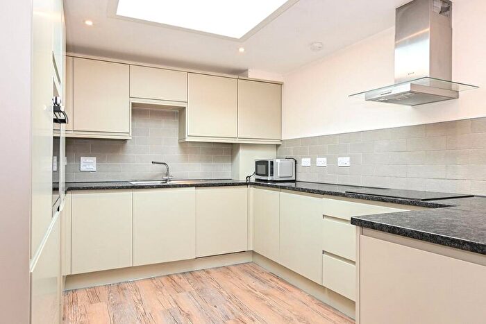 2 Bedroom Flat To Rent In Armada Way, Plymouth, Devon, PL1