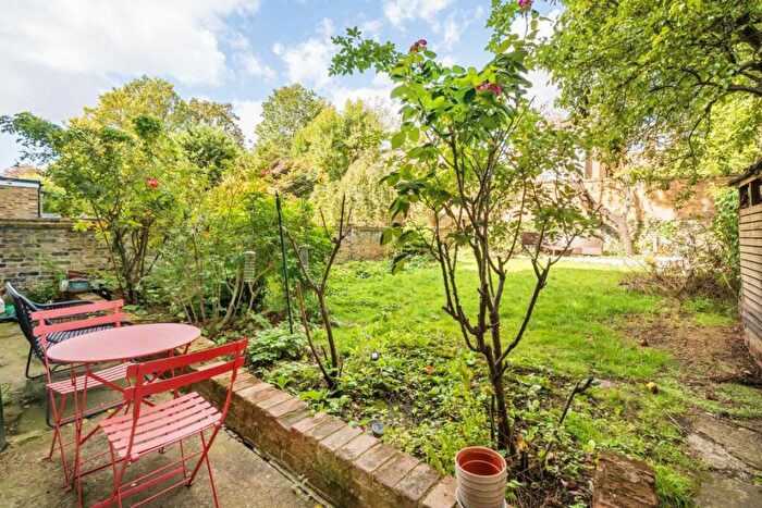 2 Bedroom Flat To Rent In Brondesbury Villas, Queens Park, NW6