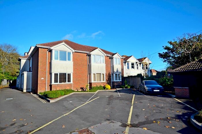 1 Bedroom Flat To Rent In Flat, Station Road, Netley Abbey, Southampton, Hampshire, SO31