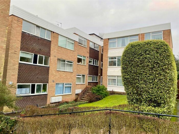 2 Bedroom Flat To Rent In Heathfield Close, Potters Bar, EN6